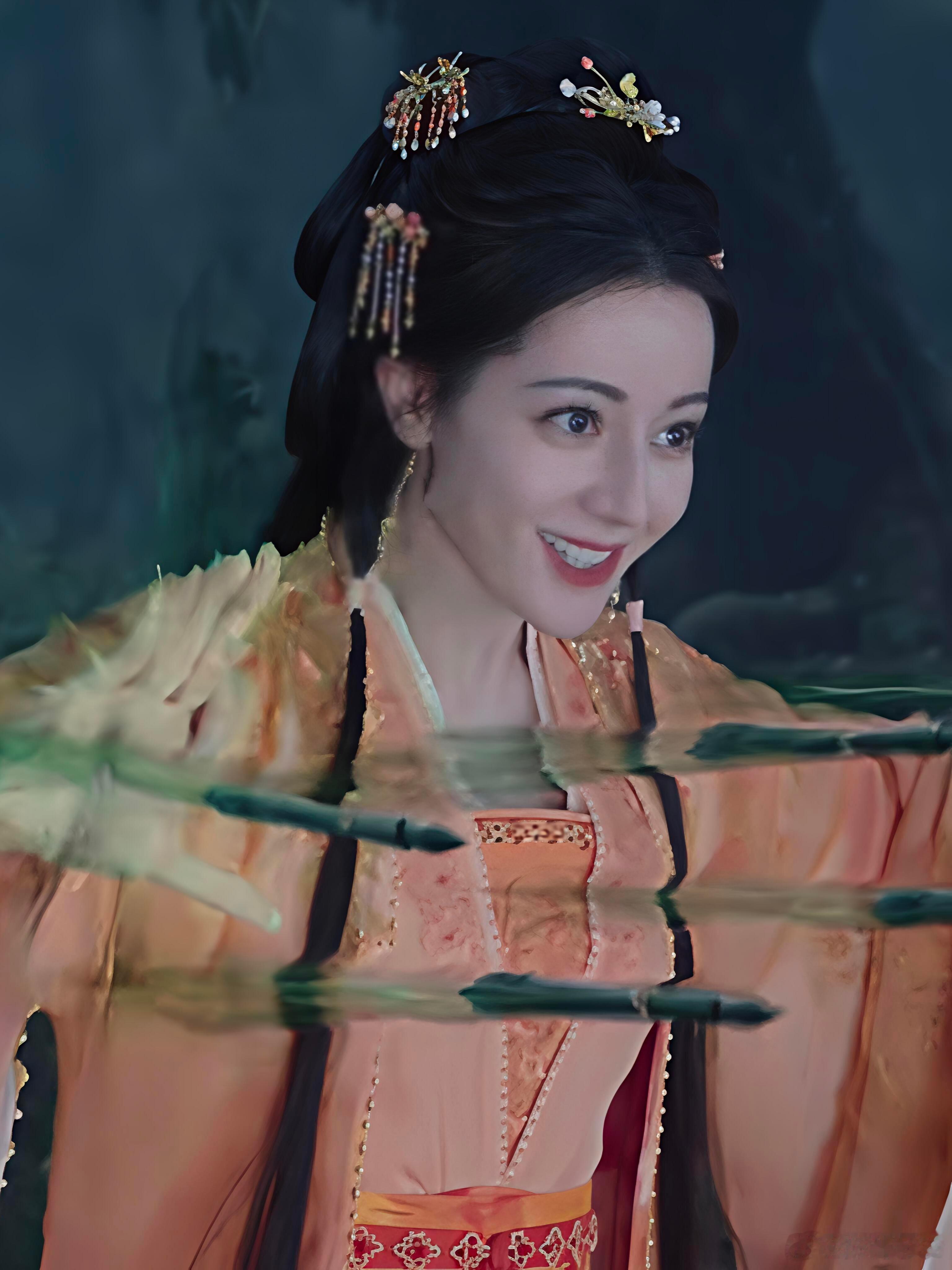 最近追《白日提灯》，真的越追越着迷，尤其后期妆造特别在线。要说最让我惊喜的，还得