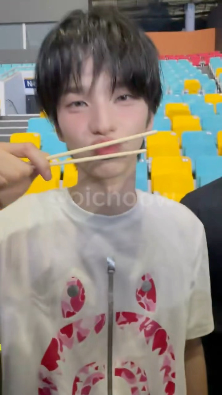 一筷子夹走 