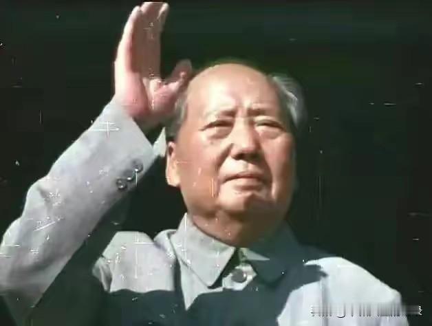 毛主席的过人之处就，就是能发现问题而能及时解决问题，并能把理论运用到实践当中，共