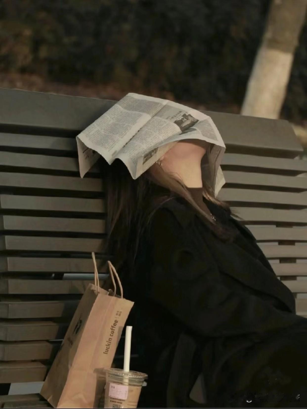 幸福人？

前阵子出了件大事。大姑姐26岁的儿子，我外甥，在广州一家国企做合同工