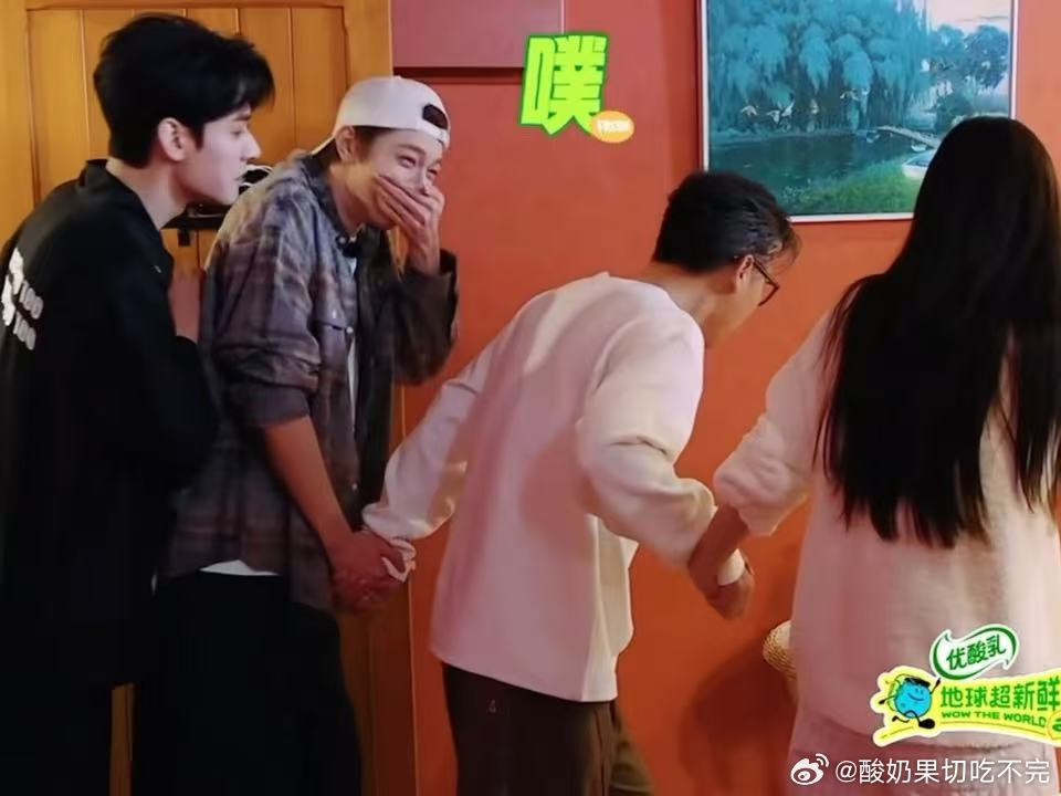 林一王玉雯笑成这样已经是痛苦了李乃文林一王玉雯三进三出地球超新鲜李乃文、林一和王