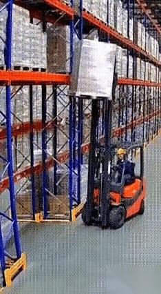 他这一哆嗦，可能一套房就没了。
或者说，这几年攒的辛苦钱，哗啦一下，全还给老板了