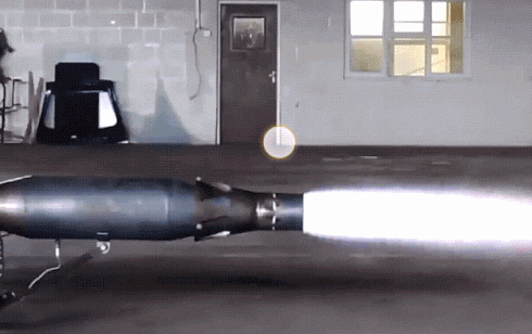 虽然油耗有点大
但是爽！