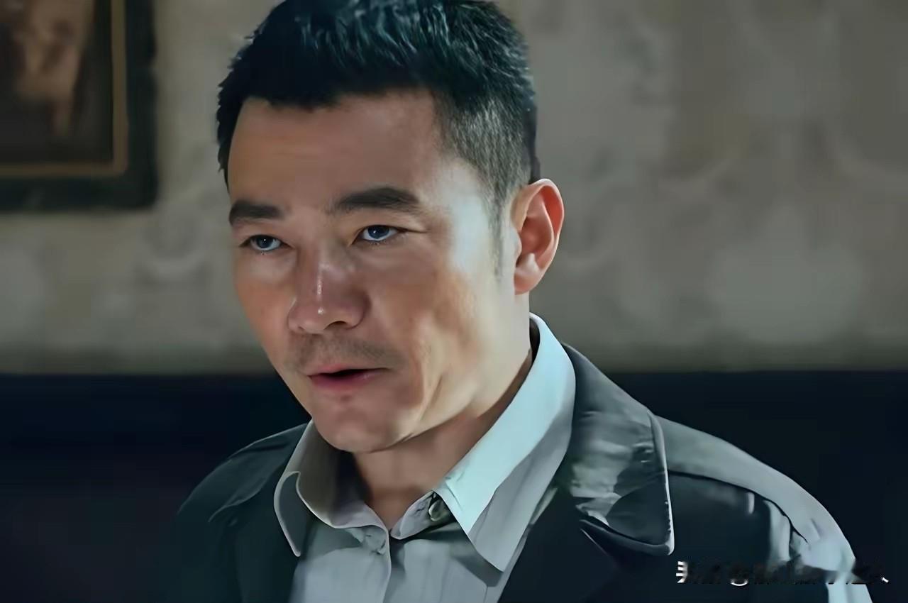 《沉默的荣耀》中喻恩泰扮演的老郑（蔡孝乾）可能是剧中最大的败笔！
作为台工委书记