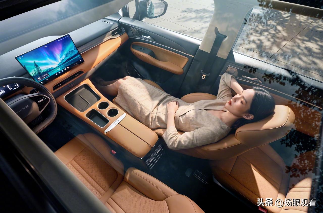 以前挑十万级大六座纯电SUV，我觉得简直是开盲盒都没这么闹心：要够大够能装，智驾