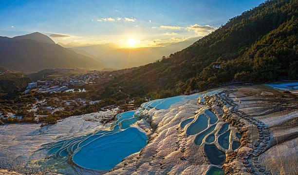 一位情感导师说：
什么是“情劫”？为什么偏偏落在你身上？
很多人一谈恋爱就觉得—