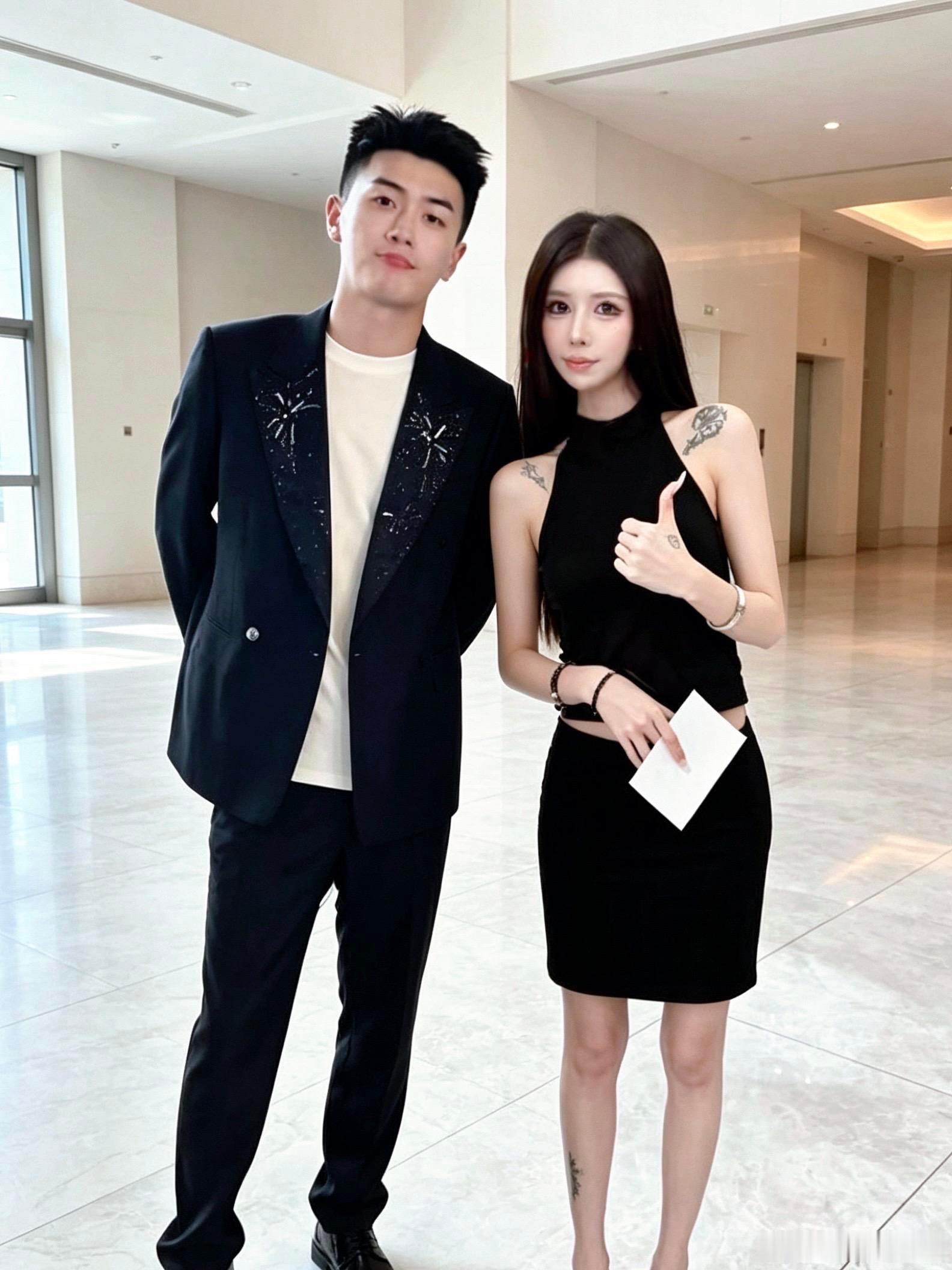 任权怎么又背着薛小婉和褒姒合照了？ 