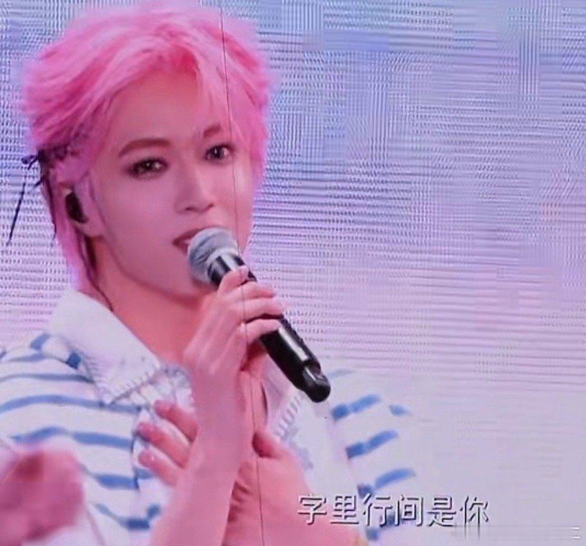 蝴蝶结都辫起来了 