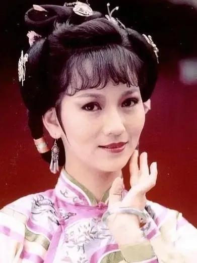 雅芝：演员中的“传说”

赵雅芝，一个名字代表了优雅、美丽和才华。她是香港电影和