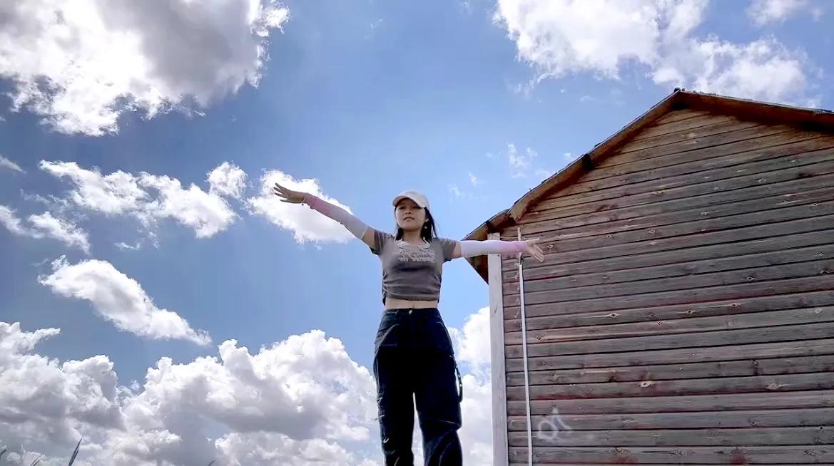 今天就是七夕节，一晃又一秋，有的人再见，有的人再也不见，有的人见面需要坐车，有的