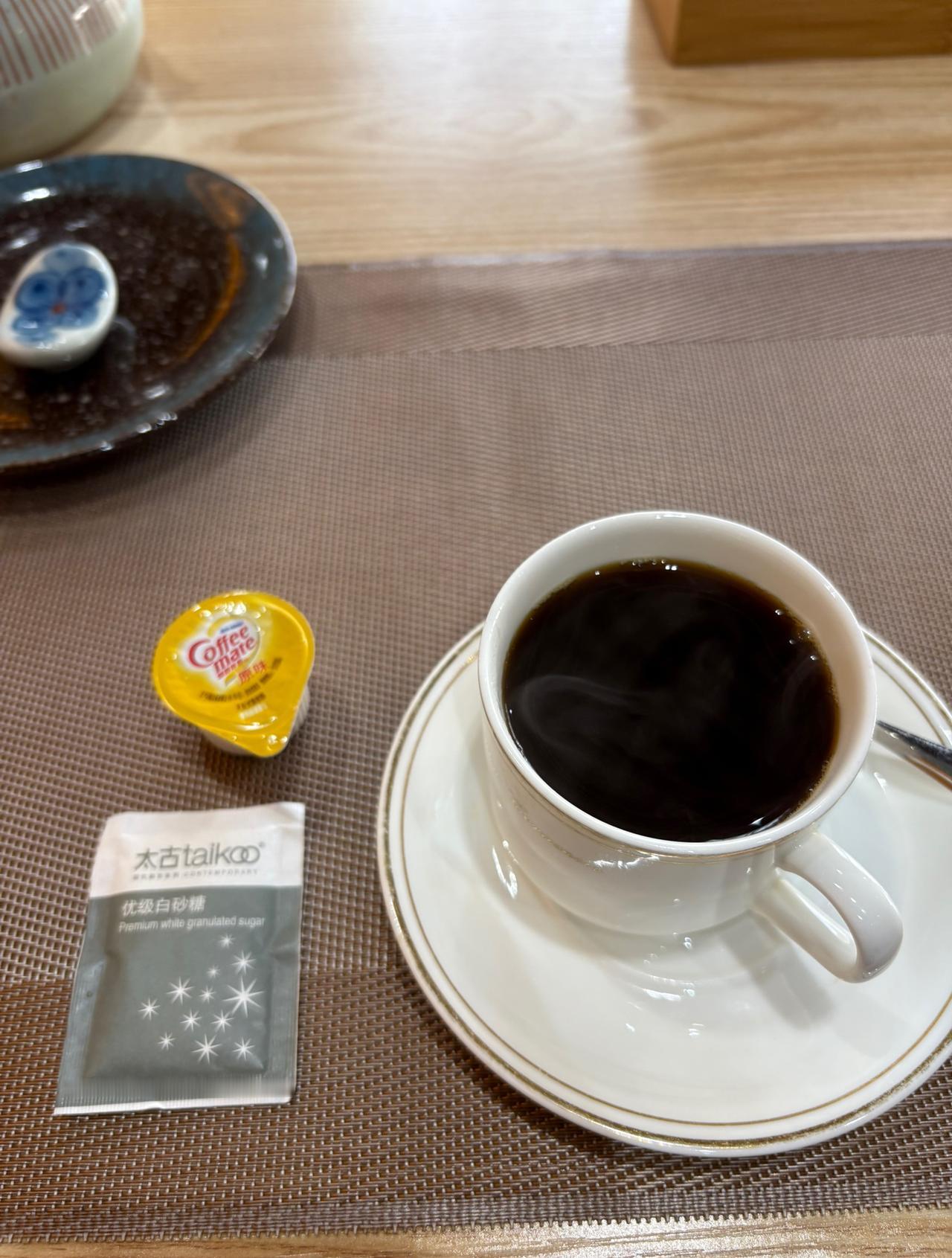 很多人喝咖啡的时候，既不加奶也不加糖，说这样对身体好。

他们也只是听说而已。