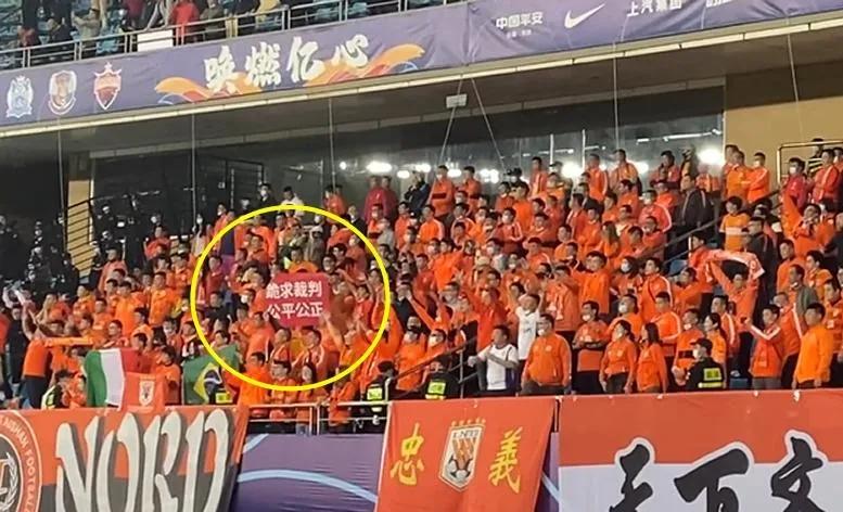 泰山队球迷联合发声，这既是对足协的不满，也是对泰山队不作为的无奈
当泰山队遭遇到