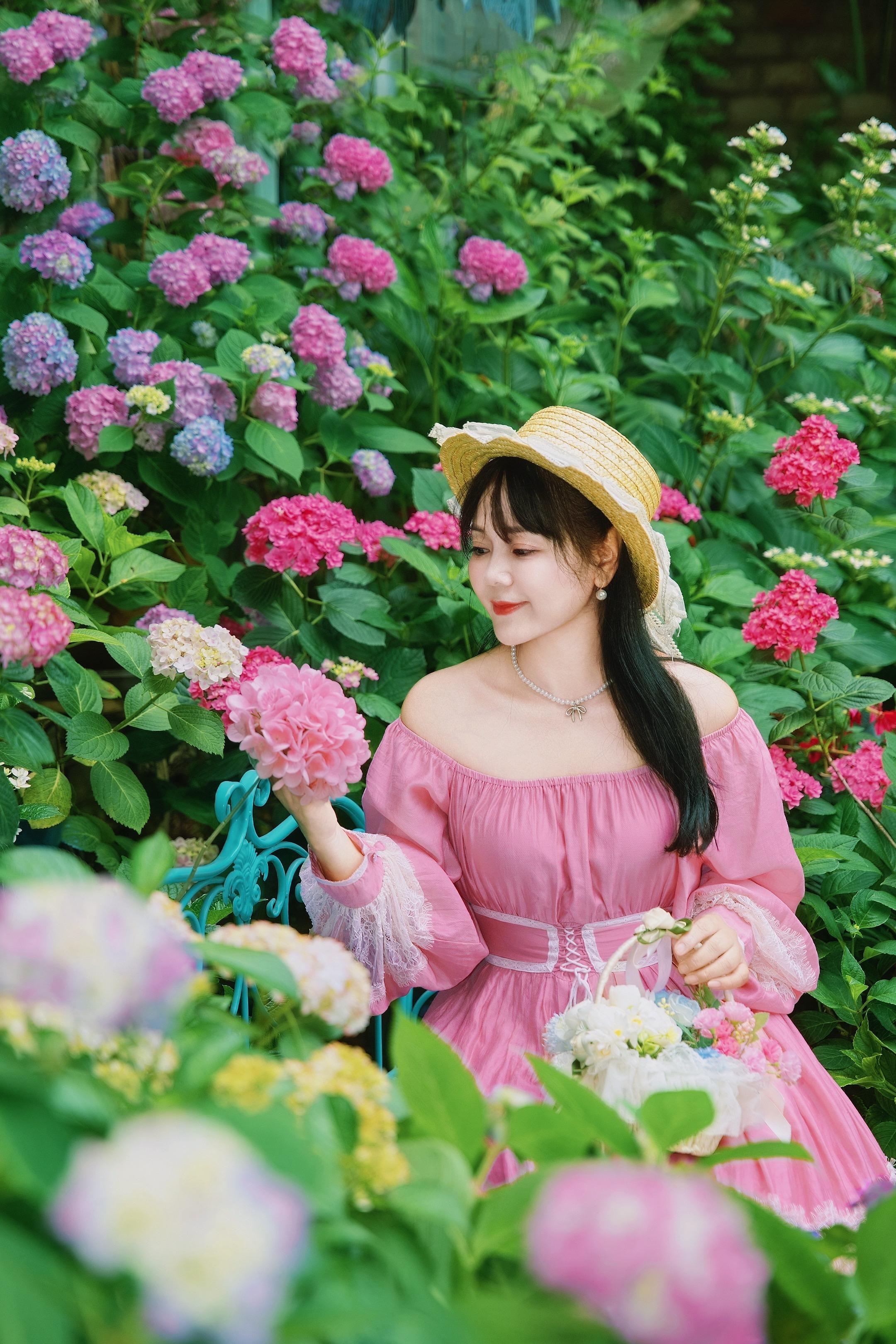 坠入绣球花的童话世界🌸🍃👒。坠入绣球花的童话世界🌸🍃👒 在...