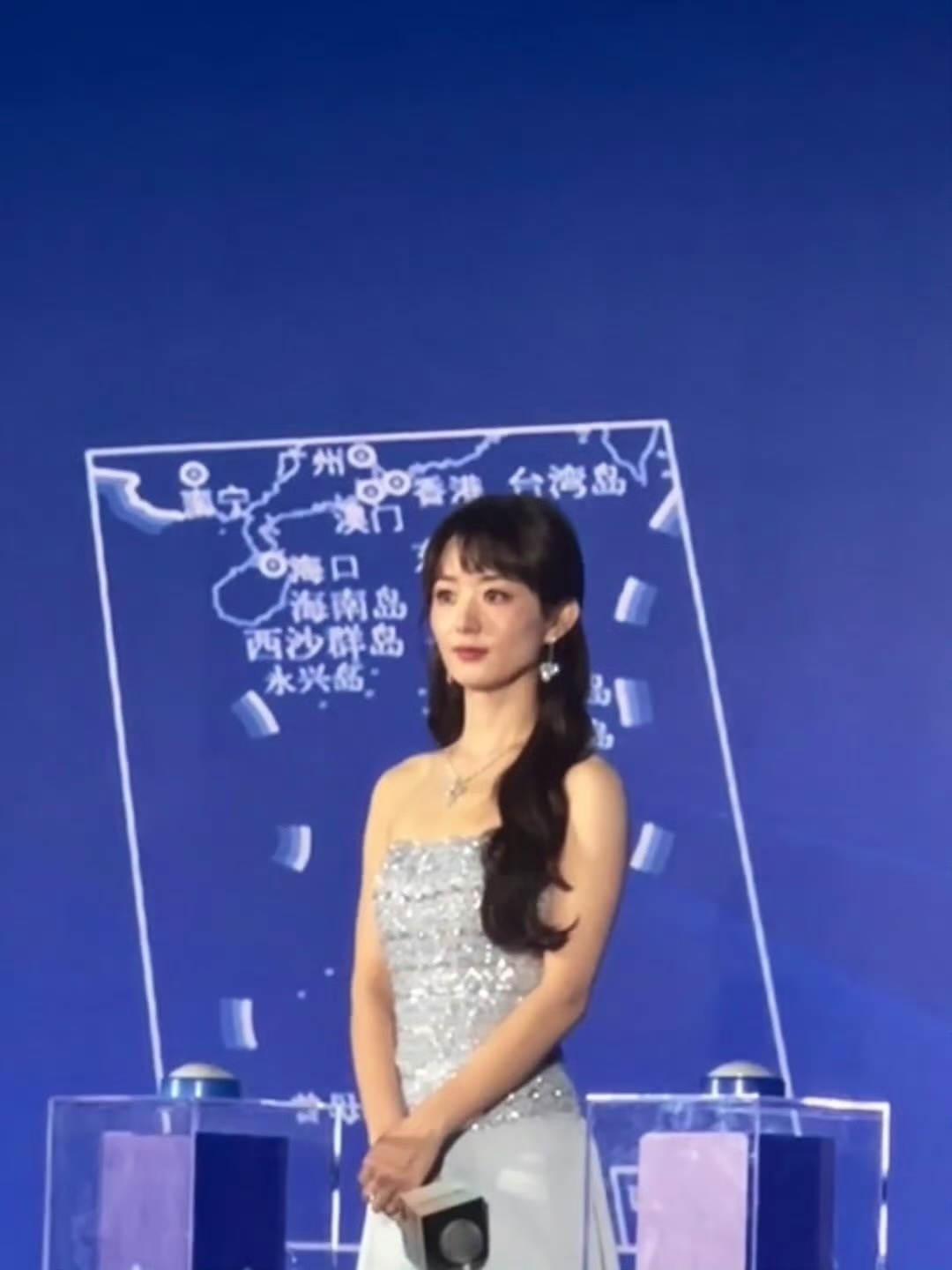 赵丽颖长发活动造型赵丽颖长发活动路透好漂亮的长发丽