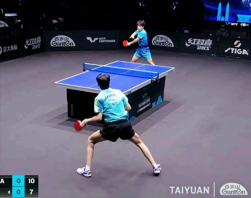 国乒17岁少年天才李和宸，被日本冠军3:0零封。
李和宸虽然输了，
但是打的不错