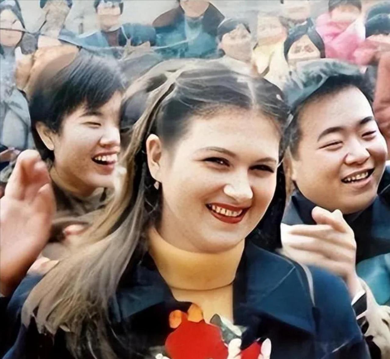 丈夫病逝，乌克兰儿媳执意留下，用15年坚守赡养河南公婆
 
23岁乌克兰女子，远