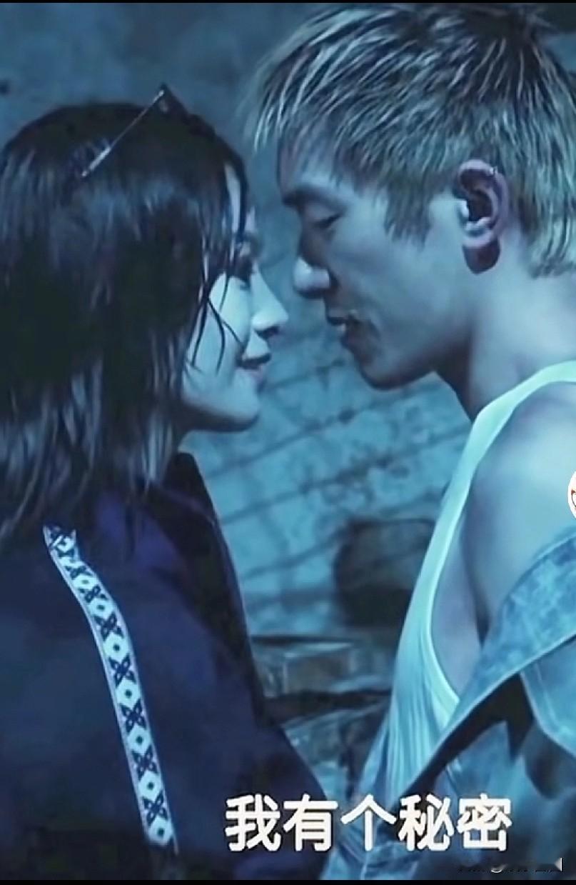 可能是短剧看多了
看他们俩这亲密戏
觉得是两个小孩在啃