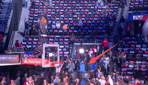 固定节目！库里赛前命中从球员通道投出的超远距离投篮