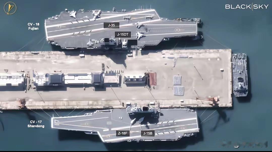 航母入役！福建舰已开始刷舷号，大型仪式台也正在搭建。
近日，从国网曝出的最新卫星