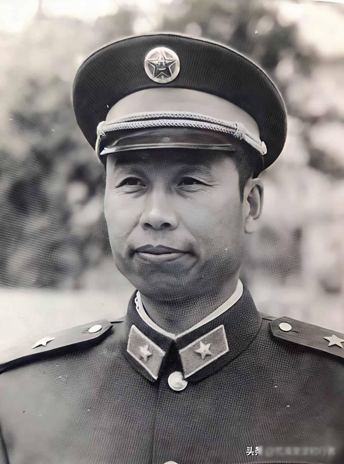 1984年9月，昆明军区会议室。刘玉尊站起来，把一盘磁带塞进录音机。沙沙声后，突