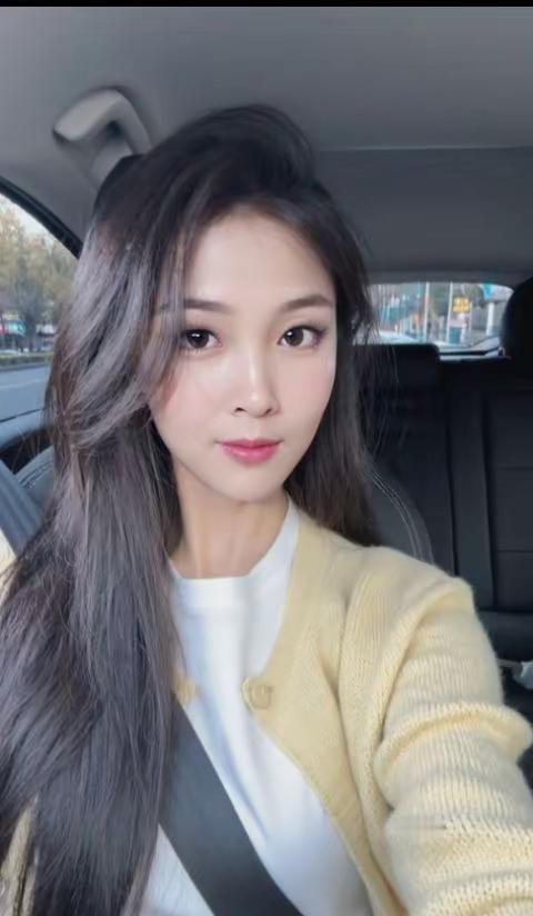 不羡慕别人的光芒，只守自己的节奏，年终岁尾，愿自己往后余生，随心随性，自在安然，