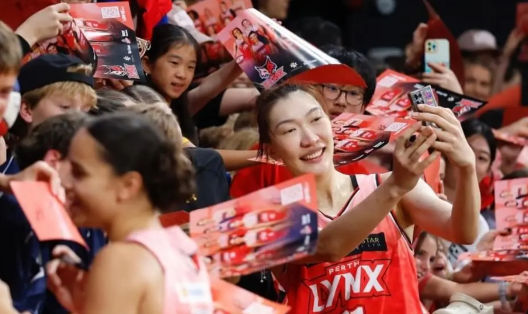 女篮第一中锋稳了？韩旭2战打破澳洲联赛纪录：上座率冲队史第一韩旭 韩旭加盟澳洲联