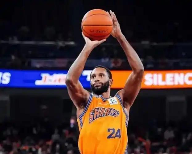 弗格爆砍36分，三分球12中9。辽宁男篮放走弗格真是亏大了。辽宁男篮本赛季注册了