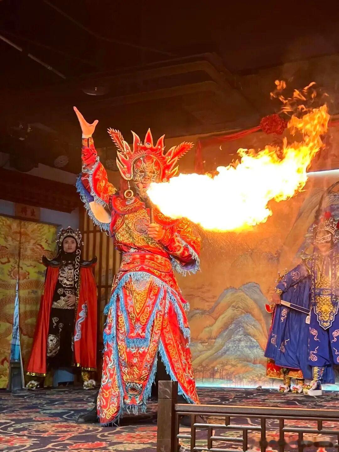 现在的成都，真的是外地人友好天花板✨极速通关、境外支付畅通、购物即买即退超省心。