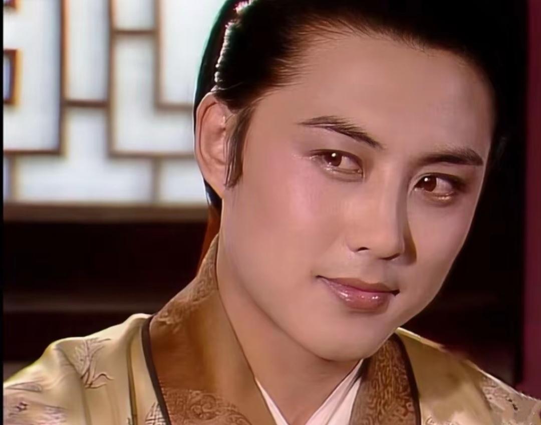 据说高宏亮得知要扮演贾琏后，很担心自己演不好。因为他连正儿八经的恋爱都没谈过，怕