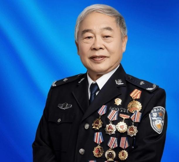 1998年，河南郏县一位卖牛肉发了财的个体户，新买了一辆桑塔纳，正当他开车出去兜