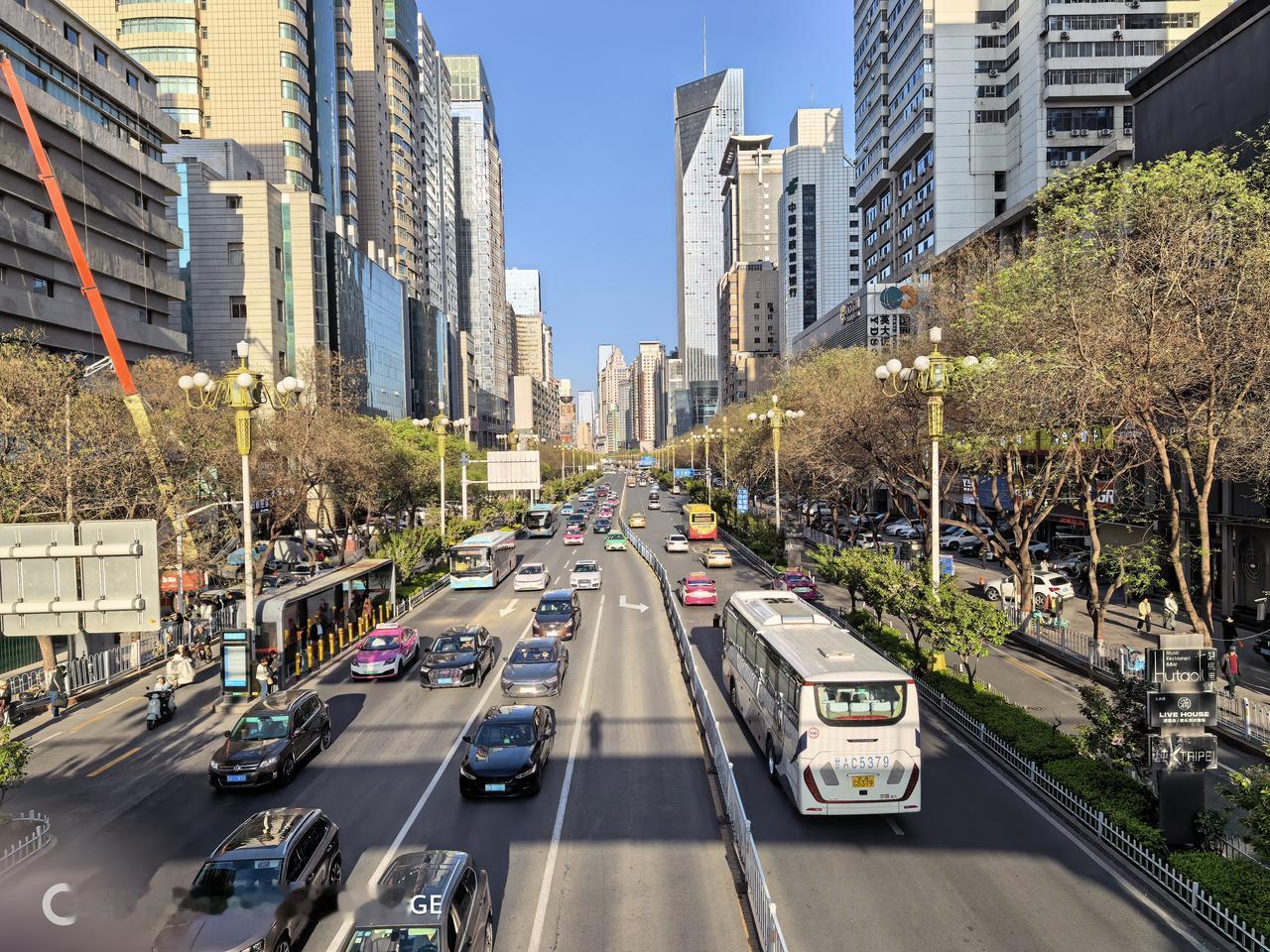 兰州今天下午天气是真正不错，下班路上随手拍了几张，很漂亮。

最近工作上实在太忙