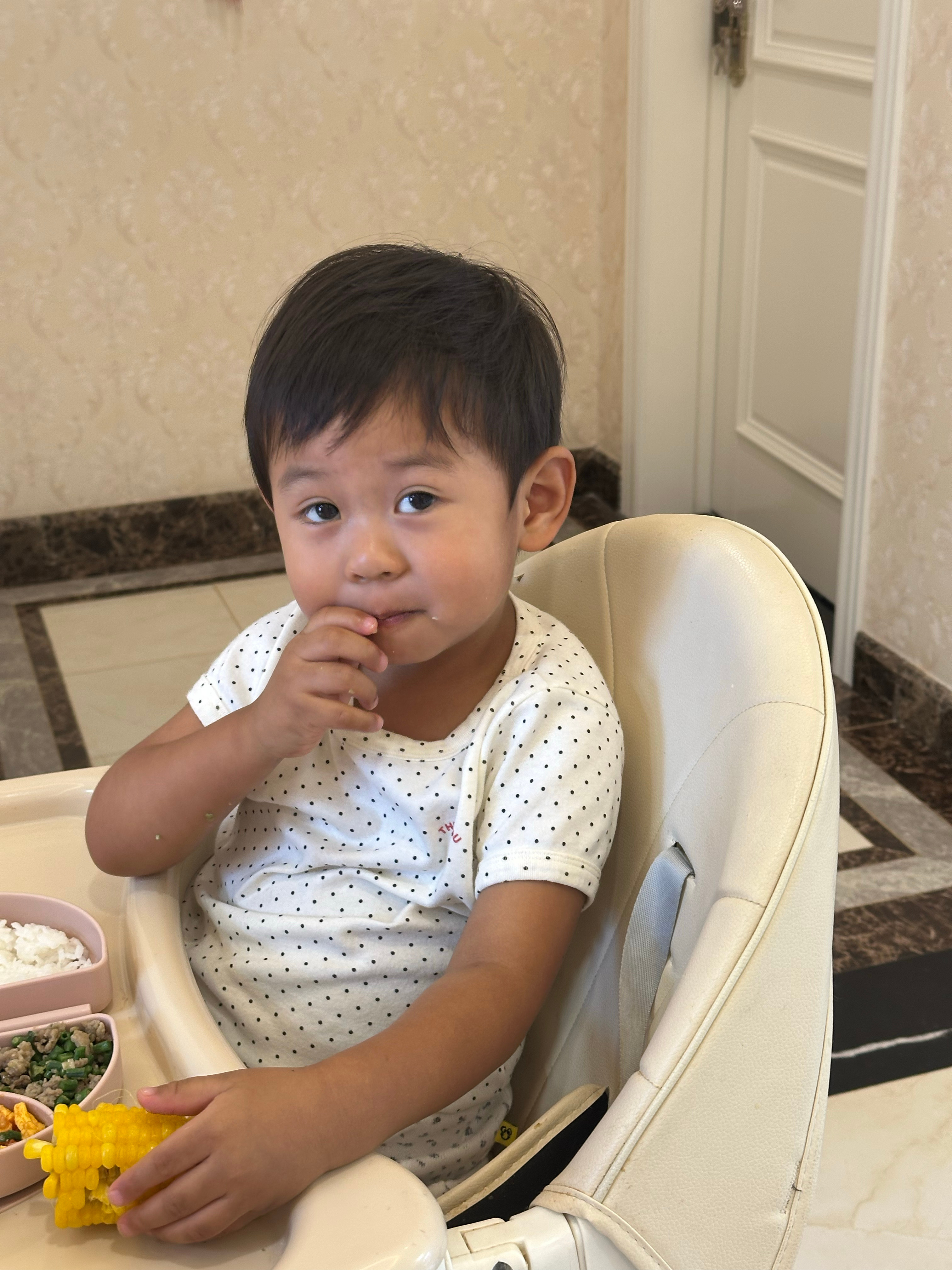 孩子现在口头禅就是，我是中班的哥哥姐姐了，我长大了，我勇敢