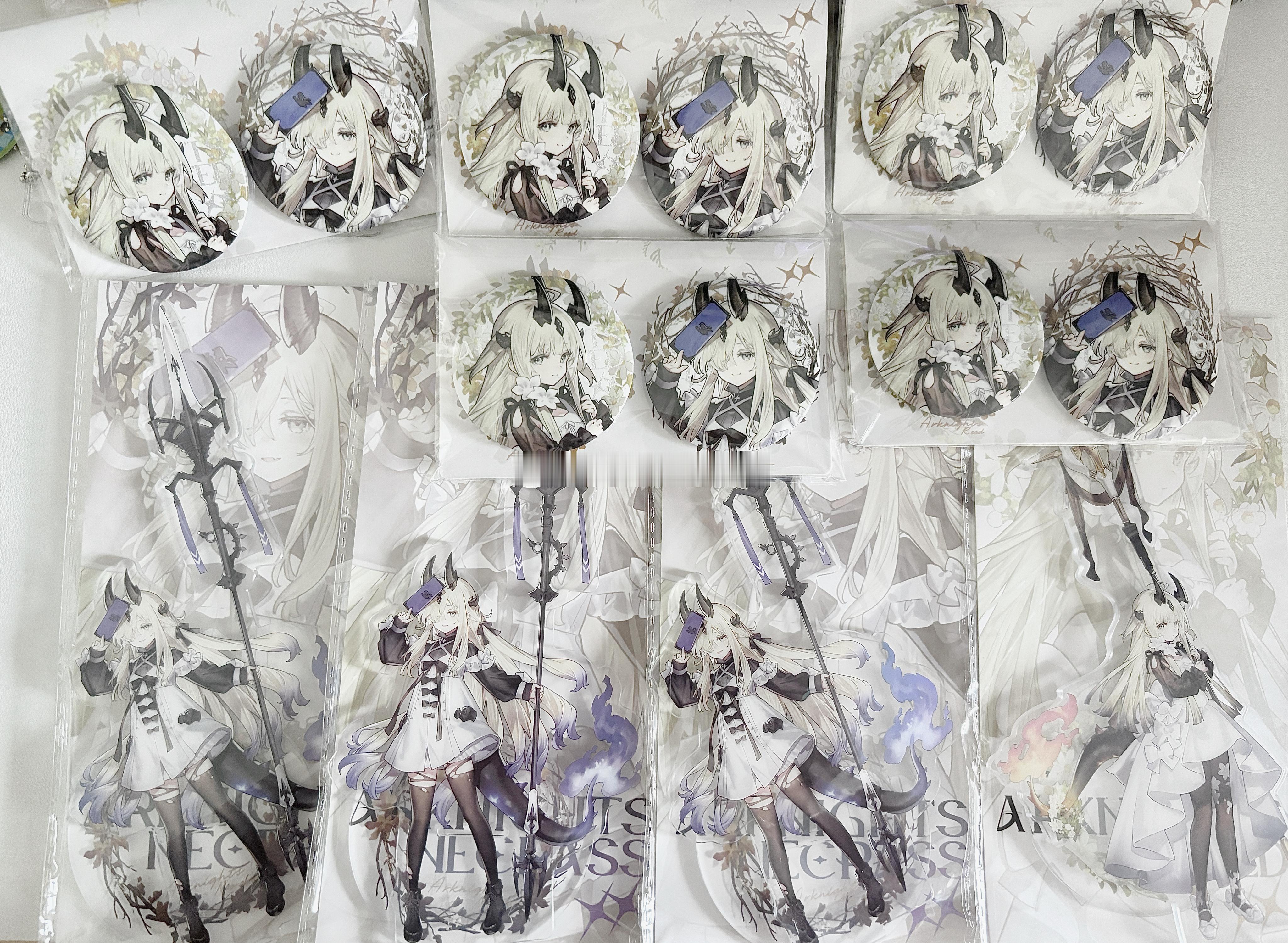 🩶🤍𝓓𝓻𝓪𝓬𝓸.—明日方舟[超话]明日方舟爱布拉娜苇草焰影苇草 ​