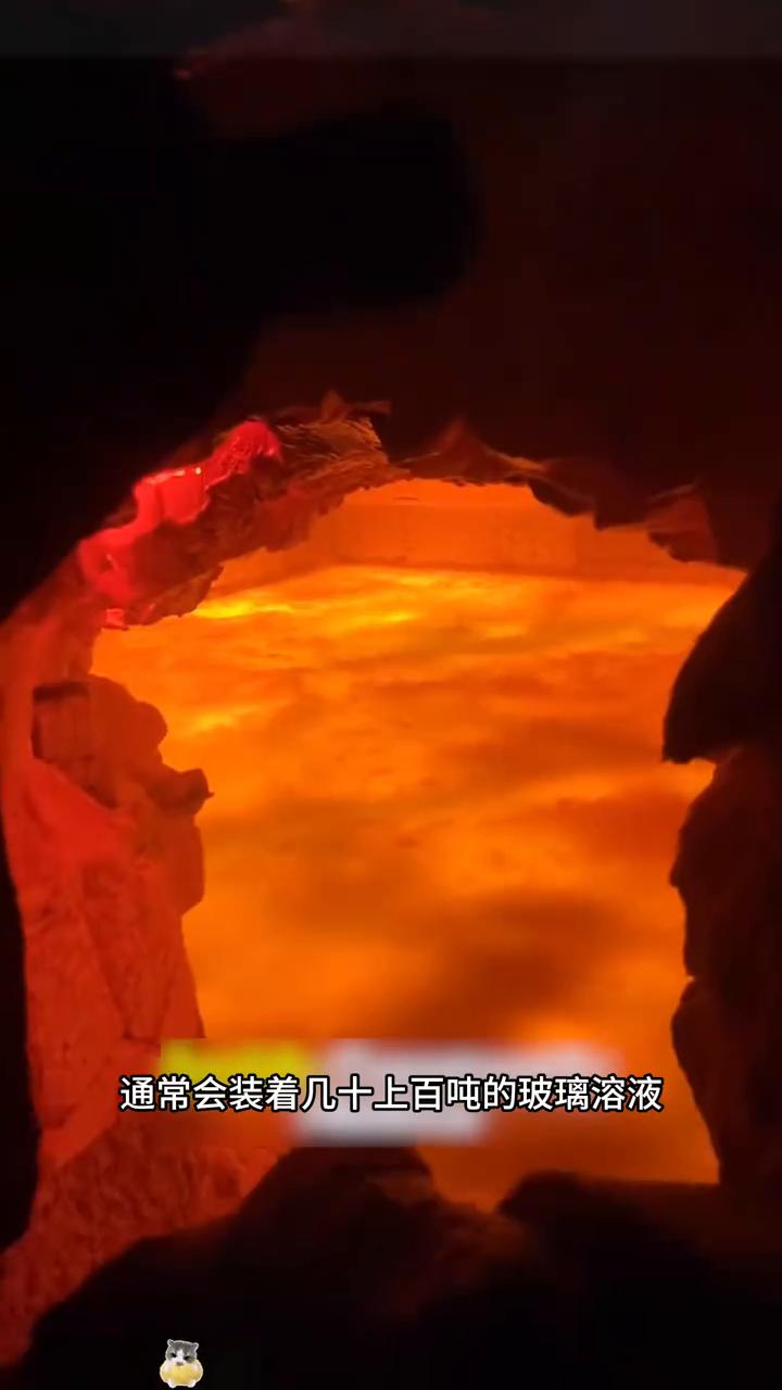 有人好奇玻璃厂为什么永远都不能停工？即便是没有接到订单，但是熔炉里面还是会不停的