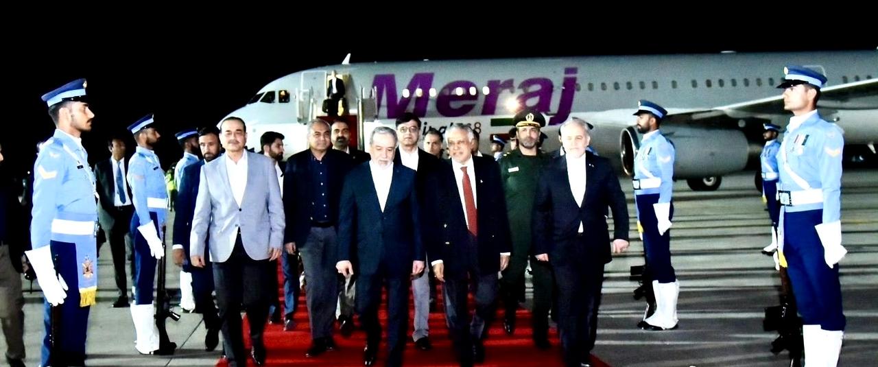 巴外长伊沙克·达尔深夜发帖宣布伊朗外长阿拉奇齐抵达伊斯兰堡。 
 
他与巴基斯坦