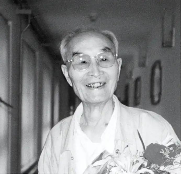 1987年，退伍老兵赵保群在家午休，政府人员却找上门，对他说：“别睡了，国防部长