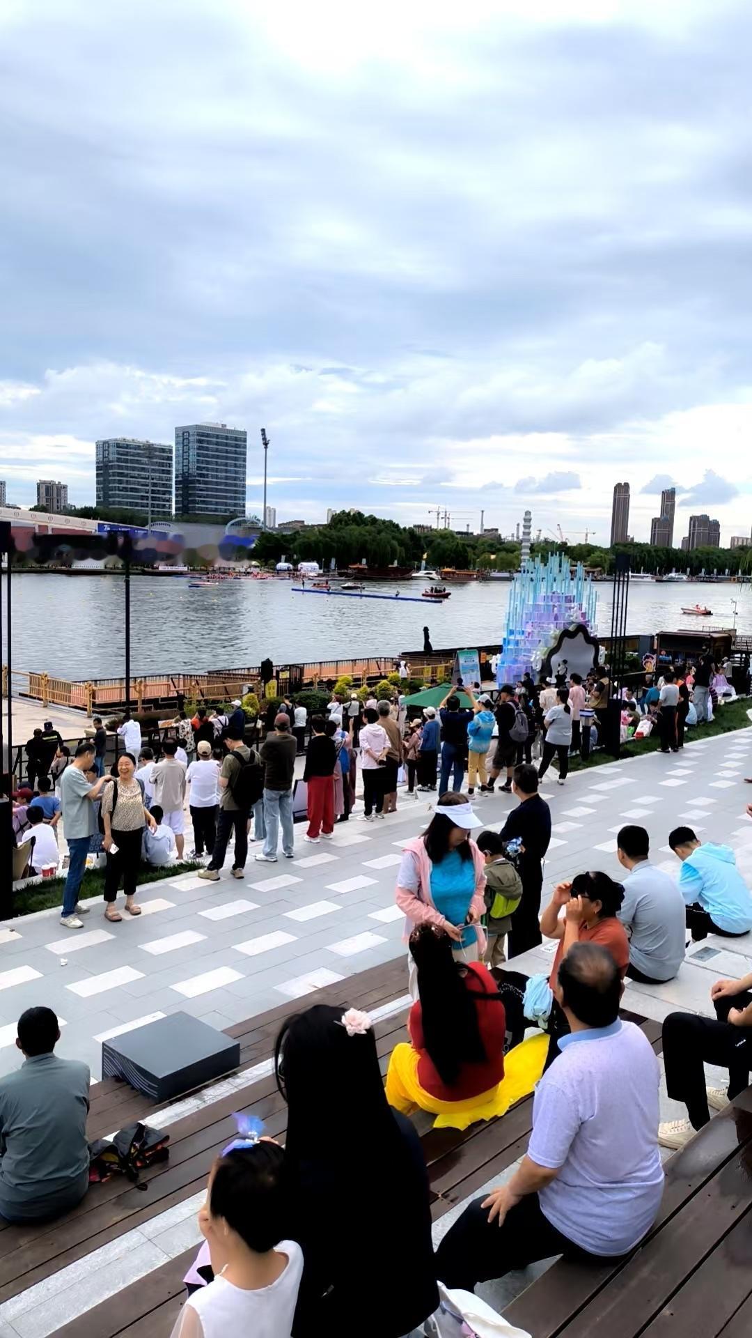 周五端午，爱人带着大女儿一家三口来到我这边，她们住西城德胜，我住通州，网络时代面