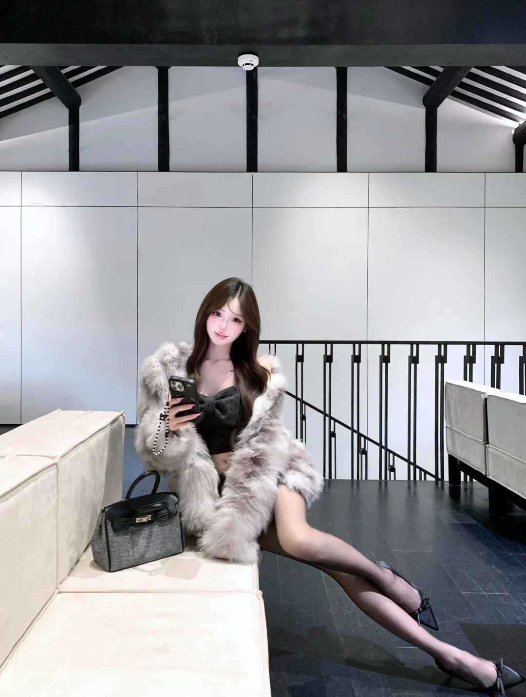 Cute and grey outfit.