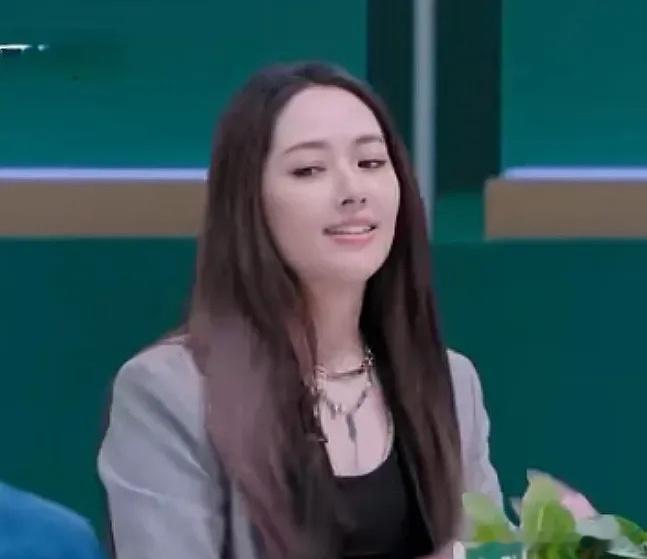 #南湘回来了#郭碧婷顶着一头黑长直上《浪姐5》，瞬间有种梦回南湘的感觉，这生完了