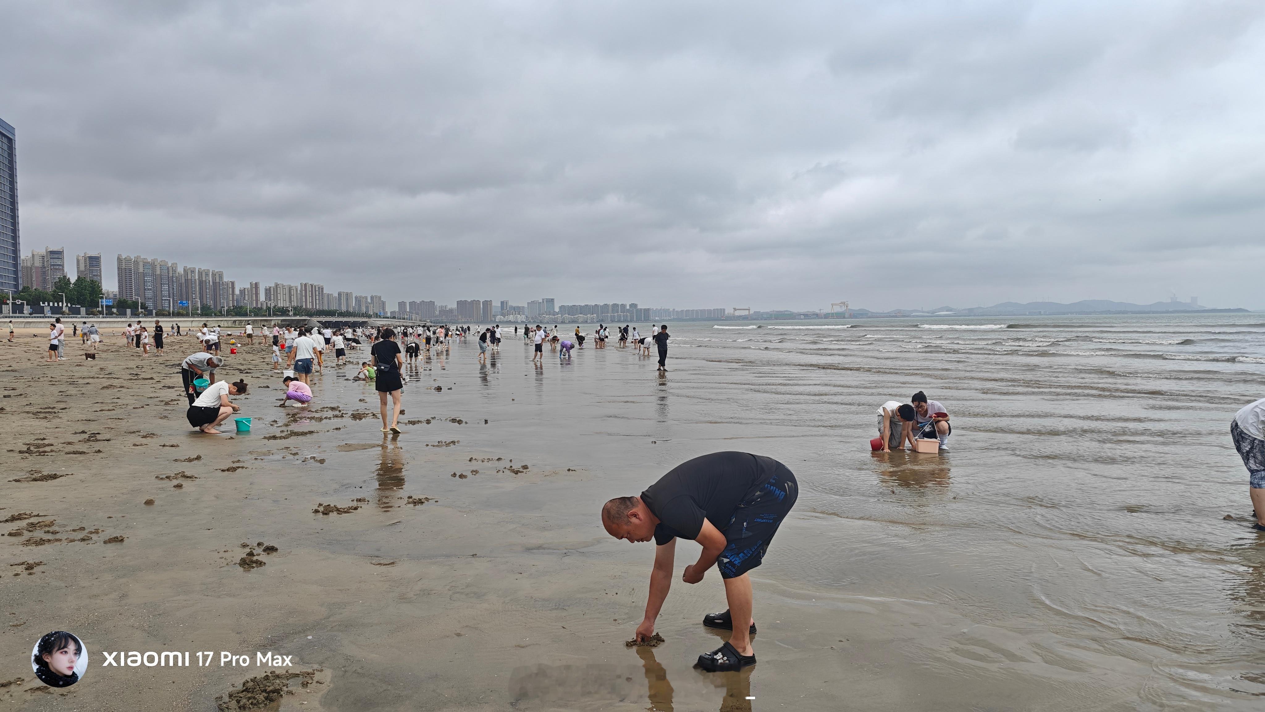 大自然又来馈赠了，这次是贝壳类海鲜 气温26，海风吹的还是蛮爽的 烟台·天马栈桥