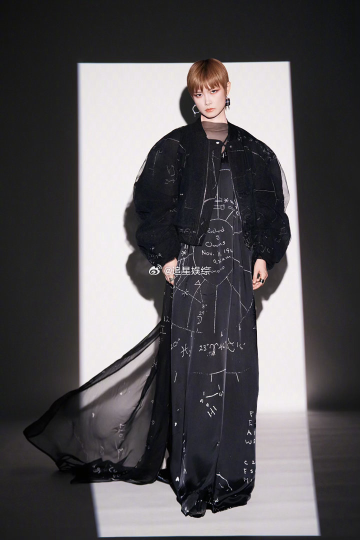 李宇春王菀之眼神并不清白我有恋姐癖是李宇春的错 王菀之看李宇春的眼神里那种欣赏确