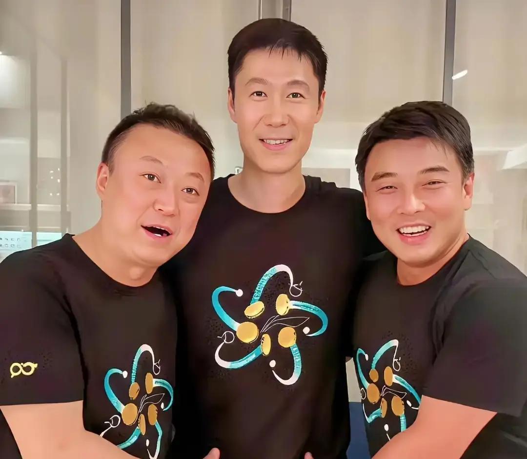 孔令辉不会回来了
 
三年前刘国梁打过电话，他没接。现在女队马琳、男队王皓、混双