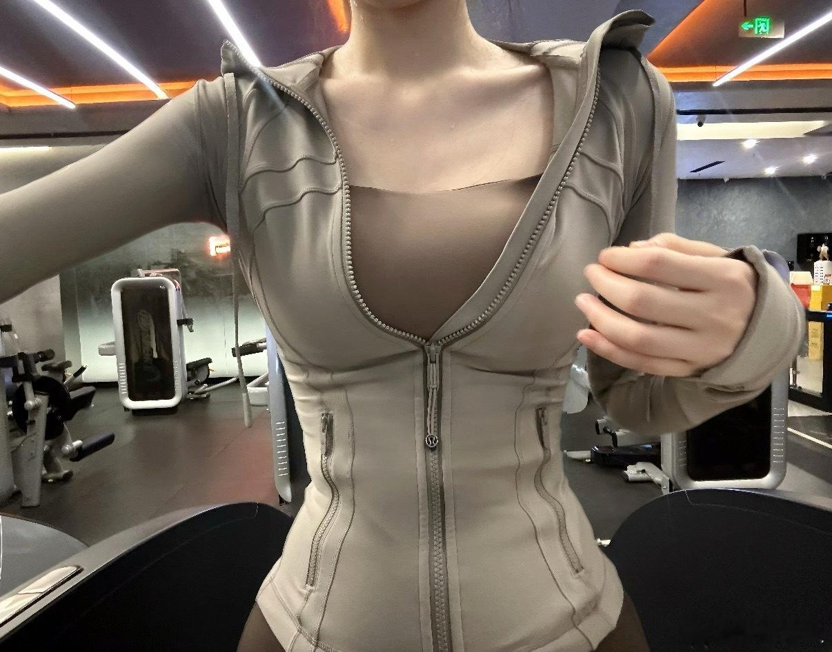 关于Lululemon被调查……我们为什么愿意为一条瑜伽裤花上千块？以前种草就 