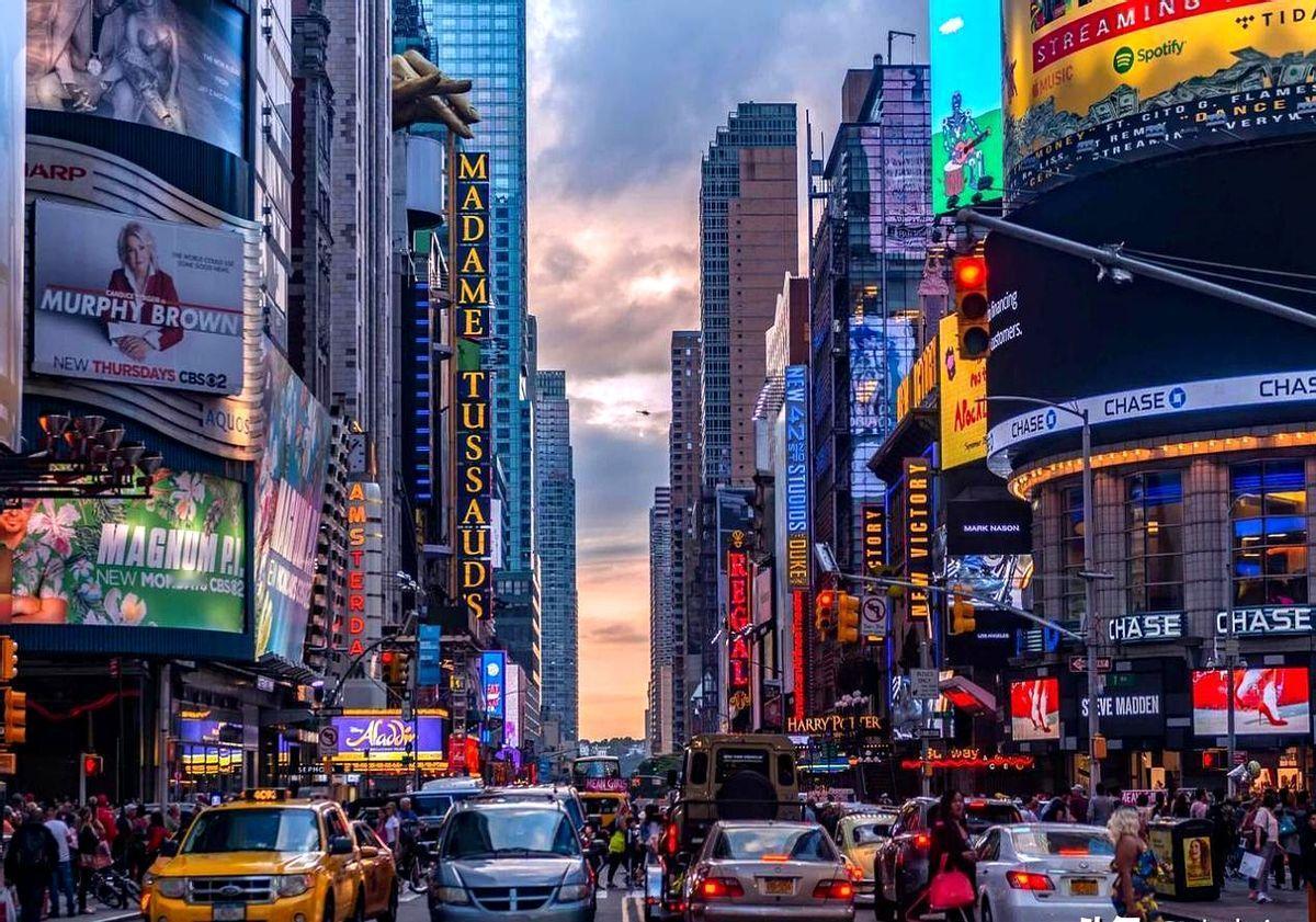 中国影视出海越来越能打，但盗版这颗老鼠屎真是藏都藏不住！

出口额从2012年的