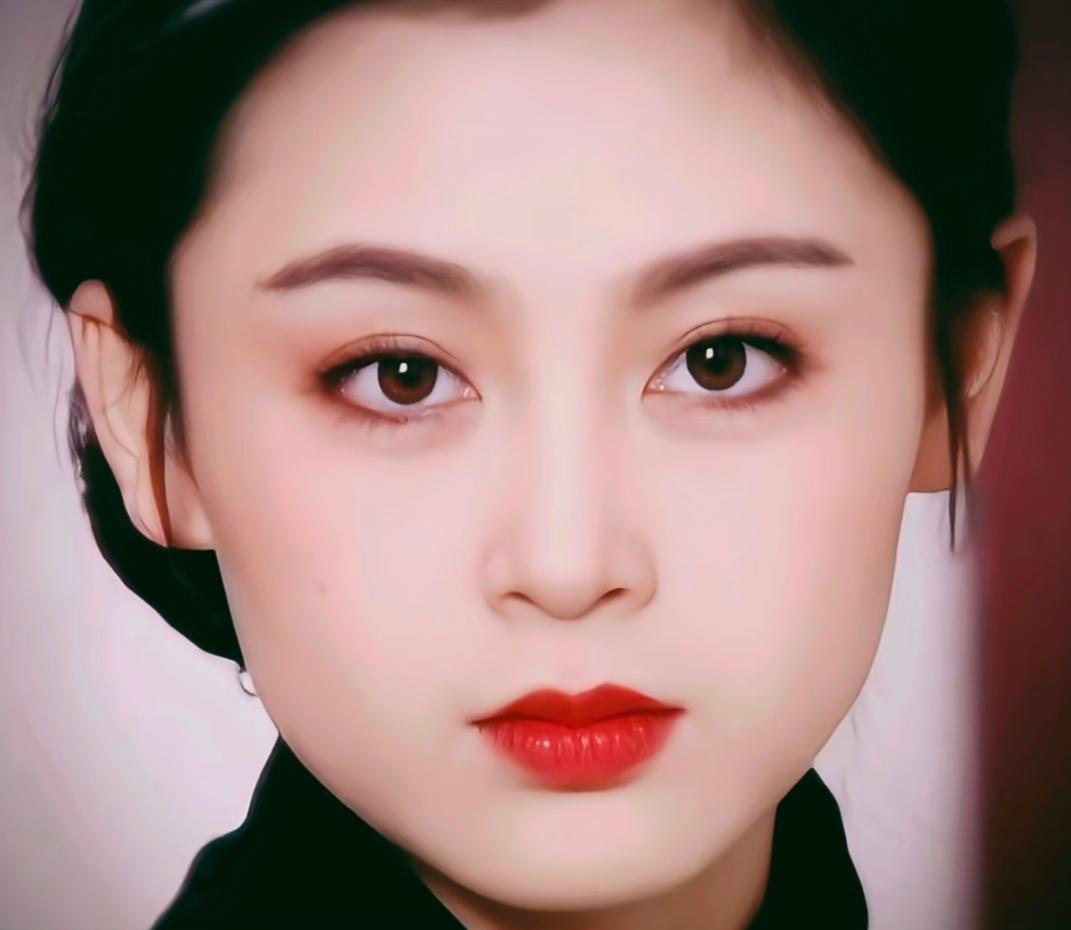 高圆圆，她们三个都好美，特别是眼睛

很像

陈红，大美女，从哪个角度看都是
