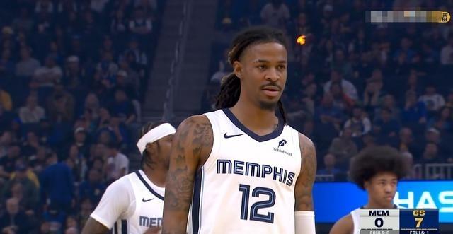 灰熊超级巨星莫兰特再也不嚣张了！
你看这场面，真是让人大跌眼镜啊…灰熊队跑到人家