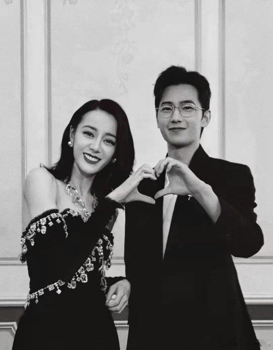 你是我的荣耀开播四周年杨洋长的太显小了，和谁搭戏都像姐弟恋，除了微微一笑[笑cr