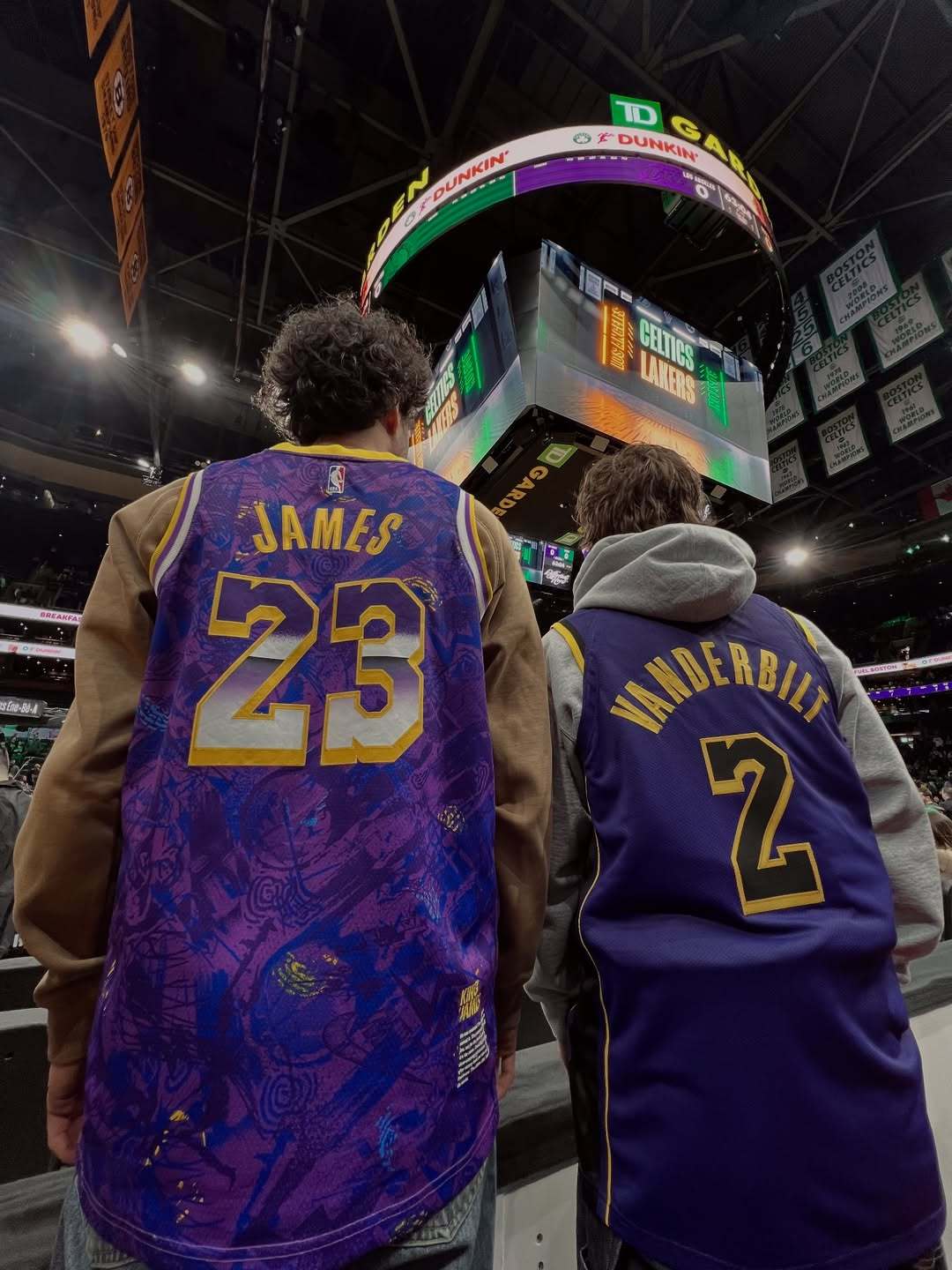 看到这图，我就想起了—Lebron and the goat[兔子]范德比尔特 