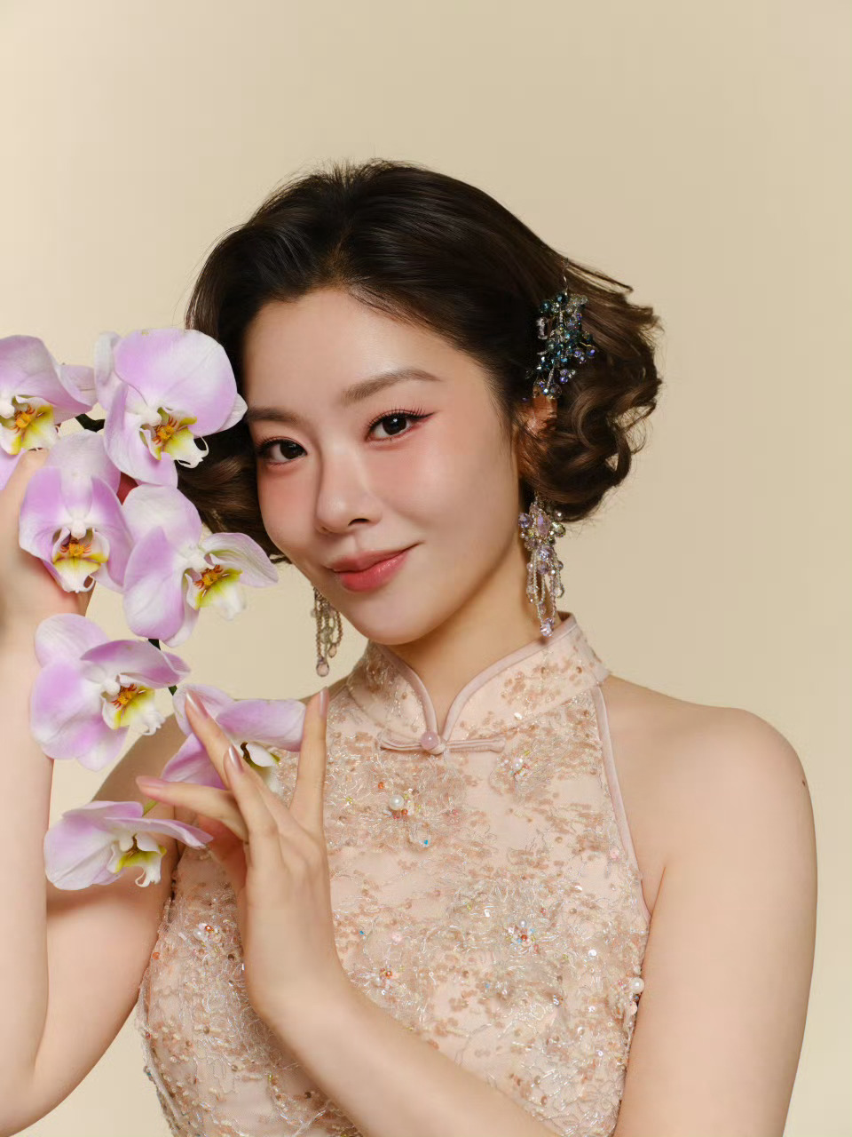 金鹤龙发的王菊金鹤龙给王菊化的茱萸美人妆 金鹤龙给王菊化的茱萸美人妆，美得太超过