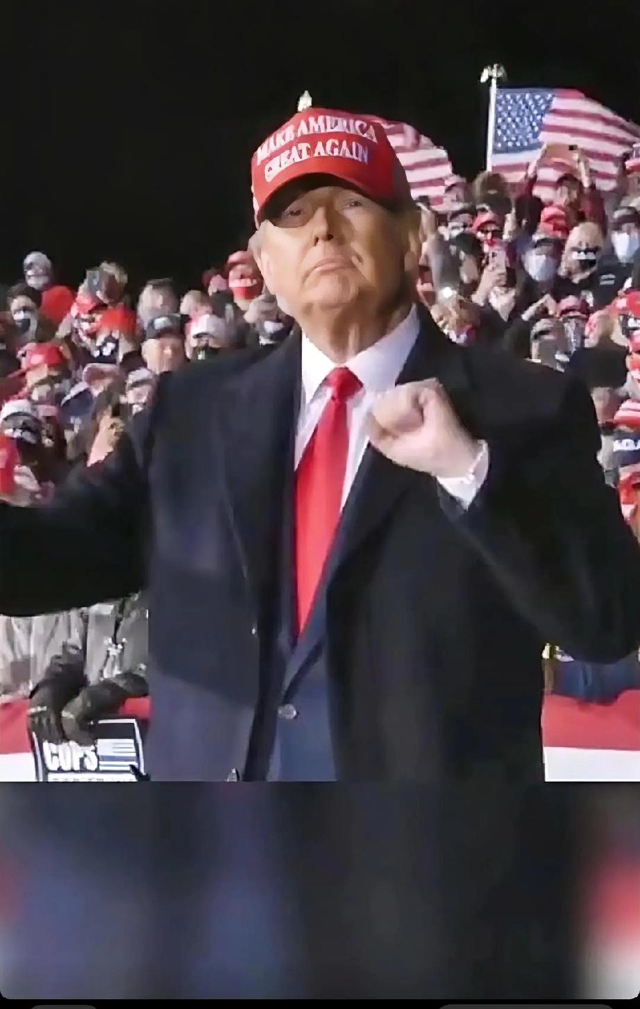 据《每日邮报》报道，一位被誉为“中国诺查丹玛斯”的资深学者，因精准预言了2024